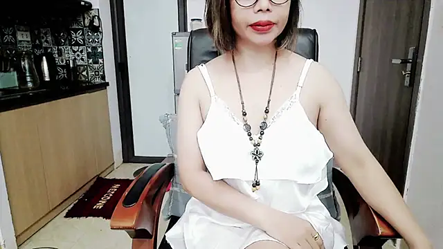 Snapshot of Miu-Le chatting on 10-15-25, 09:26 Miu-Le online show from 10-15-25, 09:26
