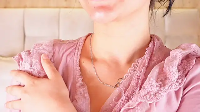 Snapshot of KiraKayleigh1 chatting on 07-05-26, 12:12 KiraKayleigh1 online show from 07-05-26, 12:12
