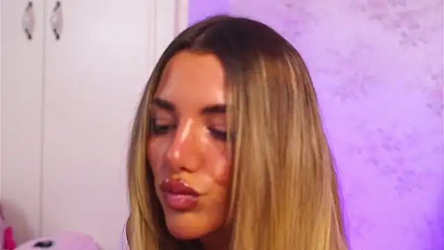 ClaraHazel online show from 10-15-25, 04:45