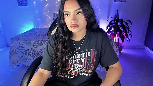 Riana Kean online show from 11-15-25, 04:32