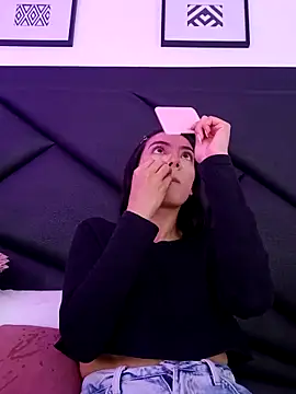 Snapshot of Julie_Bennet chatting on 10-18-25, 03:09 Julie Bennet online show from 10-18-25, 03:09