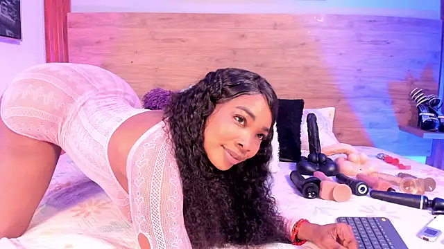 Aliisson Cruz online show from 11-04-25, 12:37