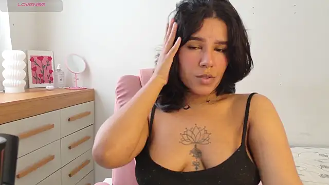 Snapshot of ninapego chatting on 11-26-25, 11:00 ninapego online show from 11-26-25, 11:00