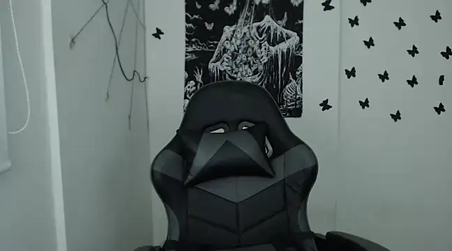 Snapshot of n0sferatus__ chatting on 01-24-25, 04:05 n0sferatus online show from 01-24-25, 04:05