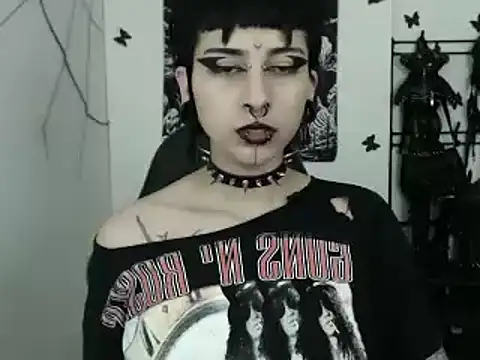 Snapshot of n0sferatus__ chatting on 10-23-25, 02:33 n0sferatus online show from 10-23-25, 02:33