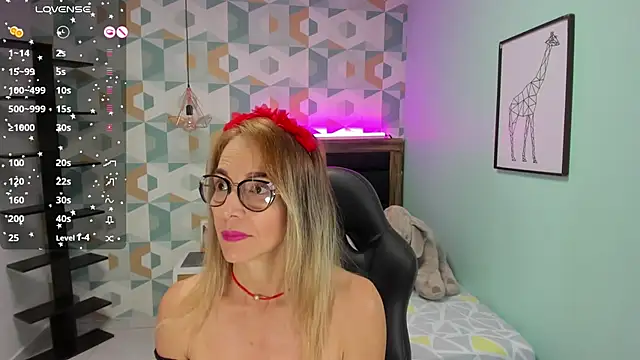 Snapshot of CATIAJONES chatting on 01-27-25, 06:52 CATIAJONES online show from 01-27-25, 06:52
