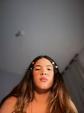 Snapshot of Zeli_66 chatting on 02-13-26, 10:06 Zeli 66 online show from 02-13-26, 10:06