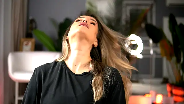 KellyMathews online show from 10-08-25, 01:47