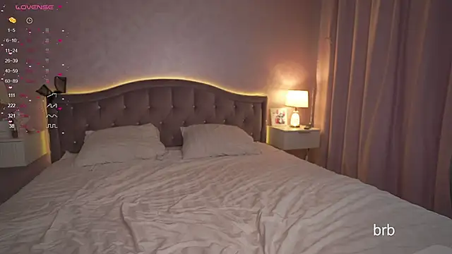 Snapshot of _Moon__Shine_ chatting on 04-03-26, 03:59 Moon Shine online show from 04-03-26, 03:59