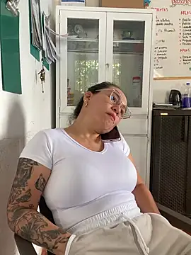 Snapshot of nurse_desi_sexlove chatting on 06-17-26, 02:40 nurse desi sexlove online show from 06-17-26, 02:40