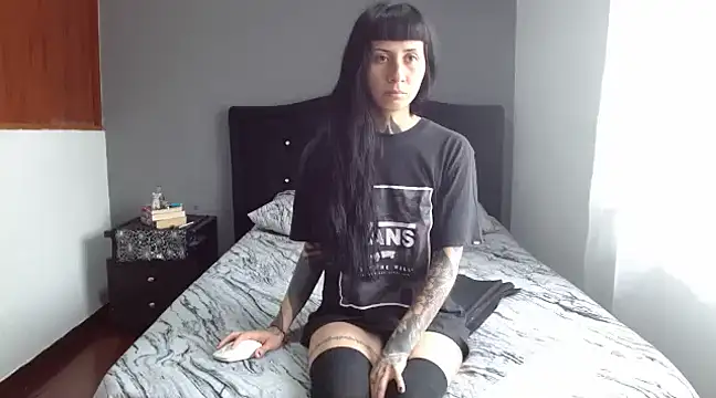 Emilia 1995 online show from 02-16-25, 05:04