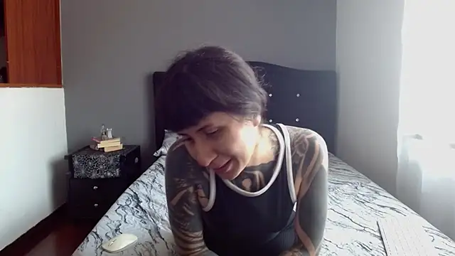 Emilia 1995 online show from 11-10-25, 02:16