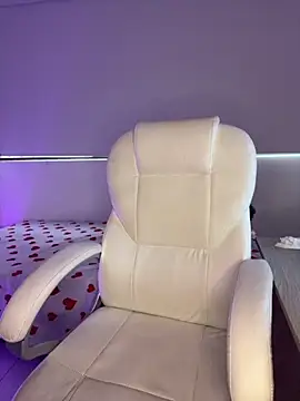 Snapshot of nyna_1 chatting on 09-24-25, 10:35 nyna 1 online show from 09-24-25, 10:35