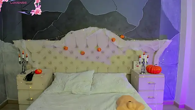 AmberGreyy  online show from 10-20-25, 05:02