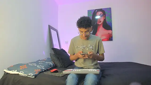 Snapshot of harrytwink18 chatting on 03-19-25, 01:29 harrytwink18 online show from 03-19-25, 01:29