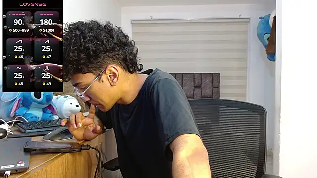 Snapshot of harrytwink18 chatting on 09-11-25, 05:46 harrytwink18 online show from 09-11-25, 05:46