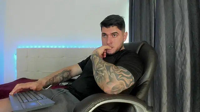 Snapshot of Teilor_Creed chatting on 02-24-26, 08:29 Teilor Creed online show from 02-24-26, 08:29