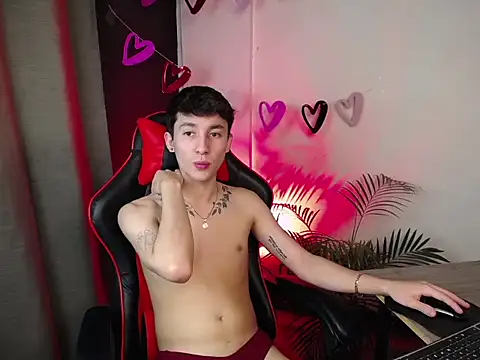 Snapshot of SebasstianGrand chatting on 02-16-25, 12:08 SebasstianGrand online show from 02-16-25, 12:08