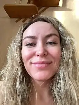 Snapshot of LovenseLush chatting on 03-19-25, 05:52 LovenseLush online show from 03-19-25, 05:52