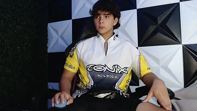 Dani cumboy online show from 12-06-24, 06:26