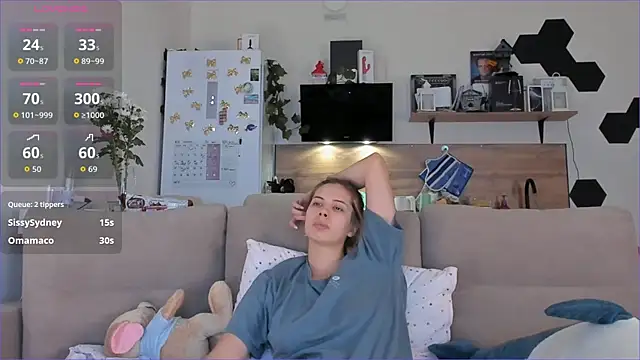 Girl alone home online show from 10-19-25, 04:24