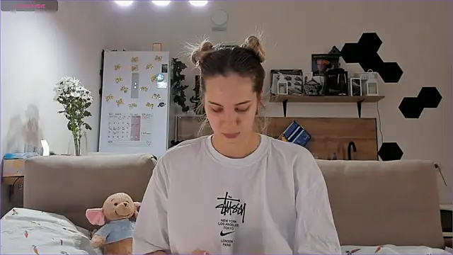 Girl alone home online show from 10-29-25, 03:14