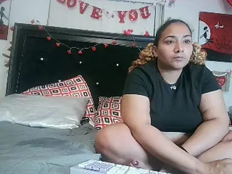 Snapshot of MrAndMrsCrook chatting on 02-22-25, 05:44 MrAndMrsCrook online show from 02-22-25, 05:44