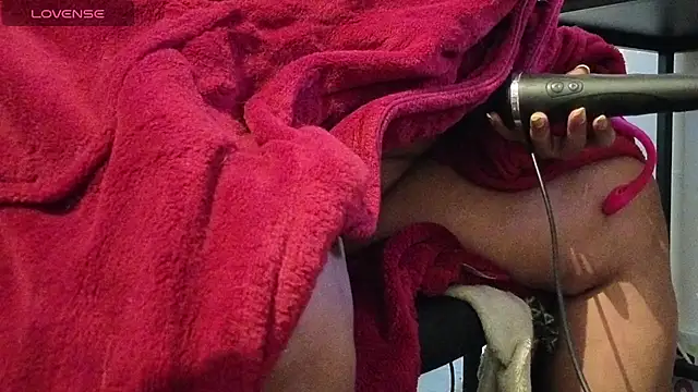 Snapshot of MrAndMrsCrook chatting on 09-21-25, 01:57 MrAndMrsCrook online show from 09-21-25, 01:57