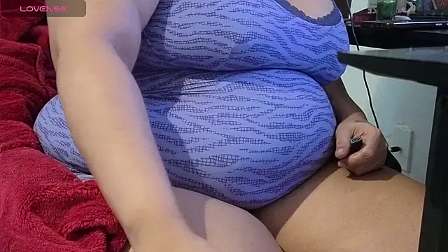 Snapshot of MrAndMrsCrook chatting on 10-08-25, 01:53 MrAndMrsCrook online show from 10-08-25, 01:53