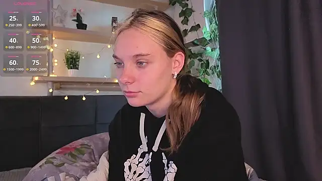 Snapshot of NaokoStifel chatting on 05-19-26, 01:11 NaokoStifel online show from 05-19-26, 01:11