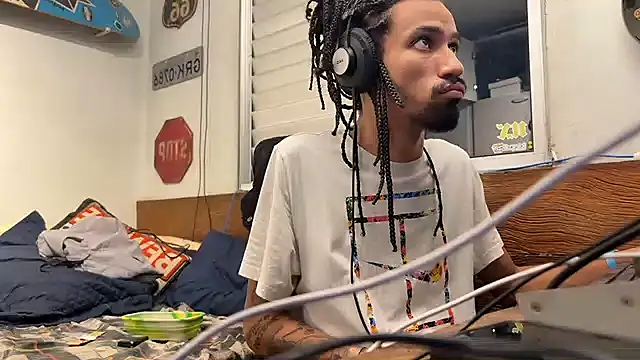 Snapshot of hotcamboy420 chatting on 12-10-24, 05:17 hotcamboy420 online show from 12-10-24, 05:17