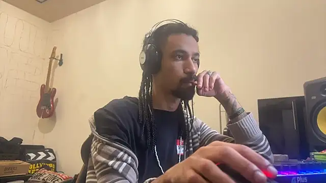 Snapshot of hotcamboy420 chatting on 11-04-25, 07:57 hotcamboy420 online show from 11-04-25, 07:57