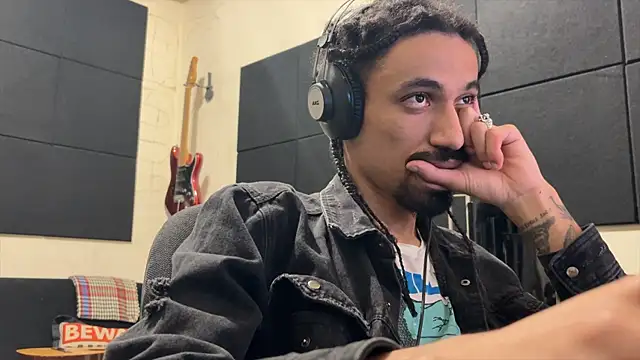 Snapshot of hotcamboy420 chatting on 11-13-25, 03:49 hotcamboy420 online show from 11-13-25, 03:49