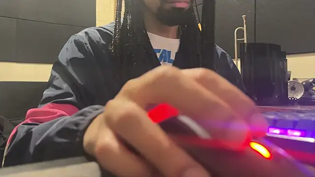 Snapshot of hotcamboy420 chatting on 11-14-25, 05:06 hotcamboy420 online show from 11-14-25, 05:06