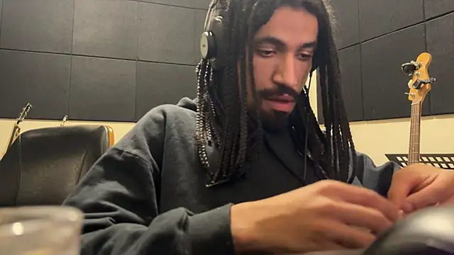 Snapshot of hotcamboy420 chatting on 11-15-25, 05:49 hotcamboy420 online show from 11-15-25, 05:49