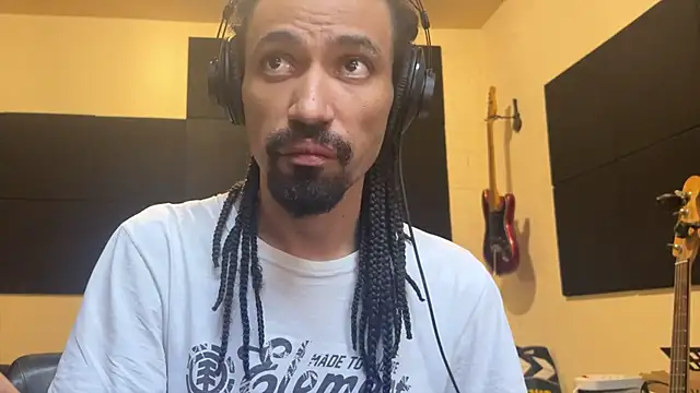 Snapshot of hotcamboy420 chatting on 11-22-25, 08:52 hotcamboy420 online show from 11-22-25, 08:52