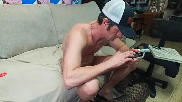 Snapshot of mowingman26 chatting on 02-11-25, 05:47 mowingman26 online show from 02-11-25, 05:47