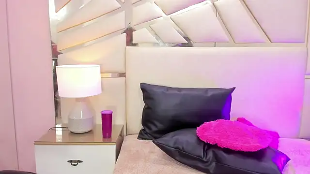 AlanaJones1 online show from 01-22-25, 02:46