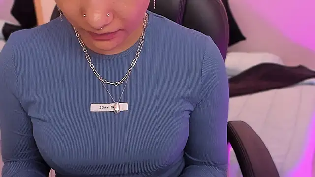 renee shelby  online show from 04-08-26, 02:28