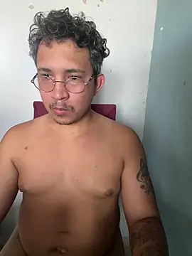 Snapshot of adelgado777 chatting on 05-26-26, 05:20 adelgado777 online show from 05-26-26, 05:20