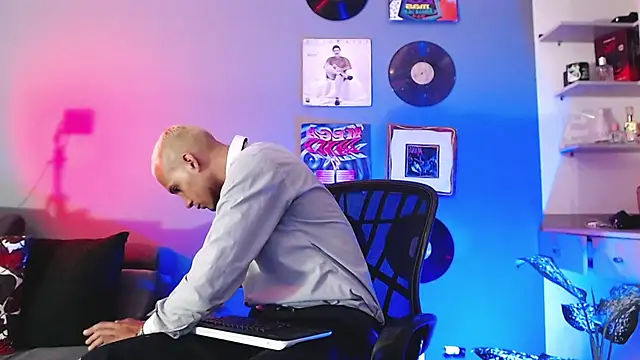 MagnusFrost online show from 01-18-25, 06:56