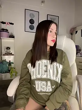 Snapshot of LynnSam_ chatting on 12-19-24, 02:23 LynnSam online show from 12-19-24, 02:23