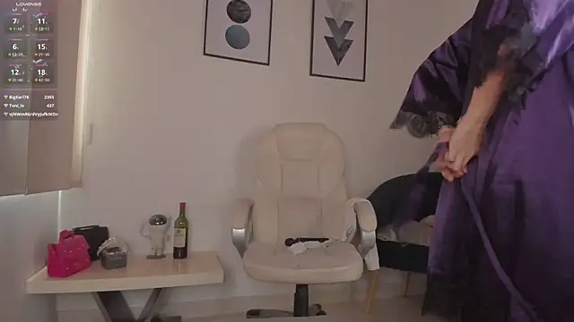 Snapshot of LynnSam_ chatting on 03-16-25, 06:23 LynnSam online show from 03-16-25, 06:23