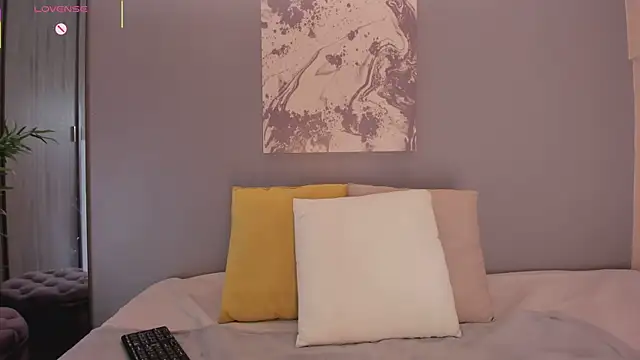 Snapshot of LynnSam_ chatting on 10-24-25, 11:23 LynnSam online show from 10-24-25, 11:23