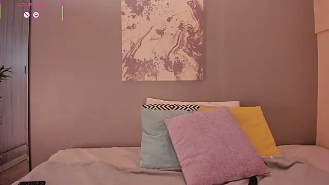 Snapshot of LynnSam_ chatting on 10-26-25, 06:36 LynnSam online show from 10-26-25, 06:36