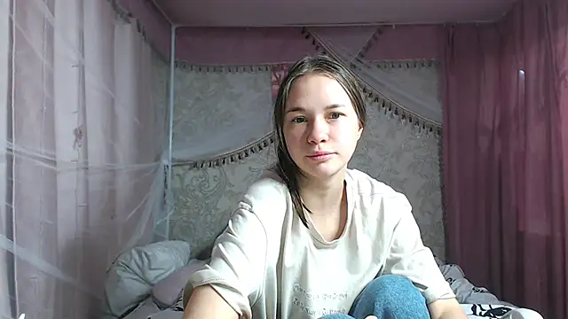 leila bambi  online show from 11-22-25, 12:15