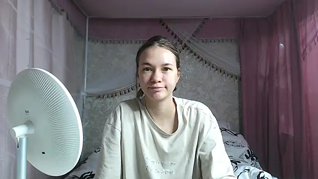 leila bambi  online show from 11-23-25, 12:49