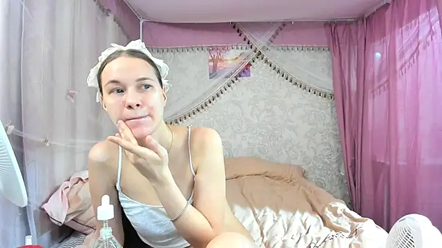 leila bambi  online show from 02-21-26, 04:08