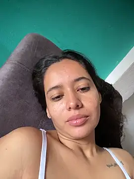 Snapshot of juliana_0796 chatting on 05-17-26, 04:14 juliana 0796 online show from 05-17-26, 04:14