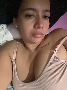 Snapshot of juliana_0796 chatting on 05-18-26, 04:13 juliana 0796 online show from 05-18-26, 04:13
